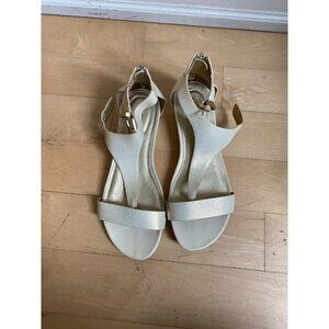 REACTION Kenneth Cole "Great Viber" Gold Women NEW sandal low wedge